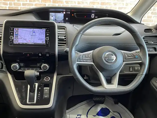 日産 セレナ ハイウェイスターVセレクションⅡ 岩手県 2018(平30)年 5.5万km ブリリアントホワイトパール ワンオーナー/４WD/アラウンドビューモニター/パーキングアシスト/ハンズフリーパワースライドドア/プロパイロット/エマージェンシーブレーキ/踏み間違い衝突防止アシスト/ハイビームアシスト/前後ソナー/横滑り防止装置/アイドリングストップ/インテリジェントルームミラー/ロールサンシェード/リヤオートエアコン/純正ナビ/（CD/DVD/フルセグ/SD/AUX/Bluetooth）/ステアリングスイッチ/ドライブレコーダー/ETC/LEDヘッドライト/純正15インチアルミホイール