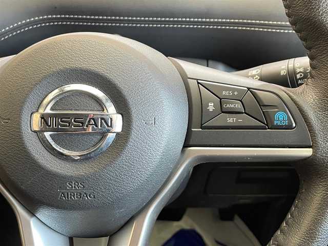 日産 セレナ ハイウェイスターVセレクションⅡ 岩手県 2018(平30)年 5.5万km ブリリアントホワイトパール ワンオーナー/４WD/アラウンドビューモニター/パーキングアシスト/ハンズフリーパワースライドドア/プロパイロット/エマージェンシーブレーキ/踏み間違い衝突防止アシスト/ハイビームアシスト/前後ソナー/横滑り防止装置/アイドリングストップ/インテリジェントルームミラー/ロールサンシェード/リヤオートエアコン/純正ナビ/（CD/DVD/フルセグ/SD/AUX/Bluetooth）/ステアリングスイッチ/ドライブレコーダー/ETC/LEDヘッドライト/純正15インチアルミホイール