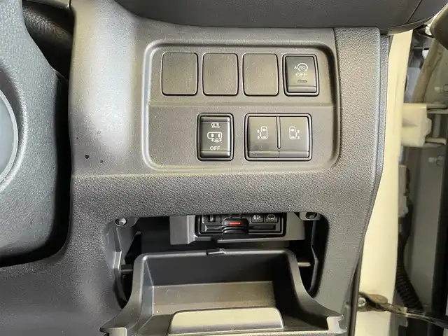 日産 セレナ ハイウェイスターVセレクションⅡ 岩手県 2018(平30)年 5.5万km ブリリアントホワイトパール ワンオーナー/４WD/アラウンドビューモニター/パーキングアシスト/ハンズフリーパワースライドドア/プロパイロット/エマージェンシーブレーキ/踏み間違い衝突防止アシスト/ハイビームアシスト/前後ソナー/横滑り防止装置/アイドリングストップ/インテリジェントルームミラー/ロールサンシェード/リヤオートエアコン/純正ナビ/（CD/DVD/フルセグ/SD/AUX/Bluetooth）/ステアリングスイッチ/ドライブレコーダー/ETC/LEDヘッドライト/純正15インチアルミホイール