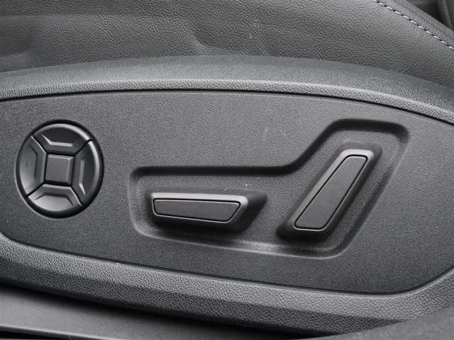アウディ Ａ３ SB 30TFSI Sライン 宮城県 2023(令5)年 5万km デイトナグレーパールエフェクト 純正ナビ【ＢＴ／フルセグＴＶ／ＵＳＢ】/パドルシフト　/バックカメラ　/アダプティブクルーズコントロール/Audiプレセンス/レーン逸脱警告/パーキングアシスト　/レザーシート　/バーチャルコックピット　/シートヒーター(DN席)/パワーシート(DN席)　/ドライブレコーダー　/純正１８インチＡＷ/LEDヘッドライト/プッシュスタート/アドバンスドキー/MTモード付/オートライト/コーナーセンサー(前後)/ETC2.0/禁煙車