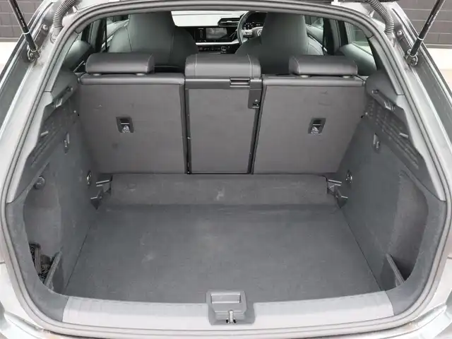 アウディ Ａ３ SB 30TFSI Sライン 宮城県 2023(令5)年 5万km デイトナグレーパールエフェクト 純正ナビ【ＢＴ／フルセグＴＶ／ＵＳＢ】/パドルシフト　/バックカメラ　/アダプティブクルーズコントロール/Audiプレセンス/レーン逸脱警告/パーキングアシスト　/レザーシート　/バーチャルコックピット　/シートヒーター(DN席)/パワーシート(DN席)　/ドライブレコーダー　/純正１８インチＡＷ/LEDヘッドライト/プッシュスタート/アドバンスドキー/MTモード付/オートライト/コーナーセンサー(前後)/ETC2.0/禁煙車