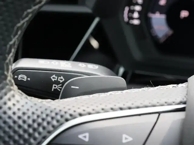 アウディ Ａ３ SB 30TFSI Sライン 宮城県 2023(令5)年 5万km デイトナグレーパールエフェクト 純正ナビ【ＢＴ／フルセグＴＶ／ＵＳＢ】/パドルシフト　/バックカメラ　/アダプティブクルーズコントロール/Audiプレセンス/レーン逸脱警告/パーキングアシスト　/レザーシート　/バーチャルコックピット　/シートヒーター(DN席)/パワーシート(DN席)　/ドライブレコーダー　/純正１８インチＡＷ/LEDヘッドライト/プッシュスタート/アドバンスドキー/MTモード付/オートライト/コーナーセンサー(前後)/ETC2.0/禁煙車