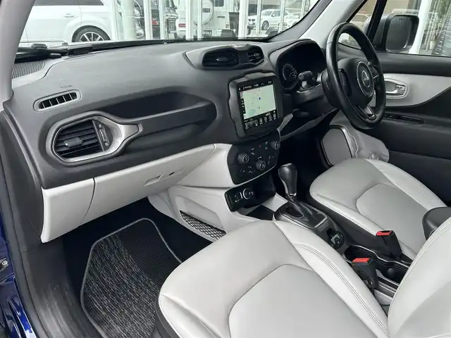 クライスラー・ジープ ジープ レネゲード リミテッド 福岡県 2021(令3)年 5.5万km 青Ｍ アダプティブクルーズコントロール/レーンキープアシスト/ブラインドスポットモニター/白革シート/前席シートヒーター/Ｕｃｏｎｎｅｃｔ　/Ａｐｐｌｅｃａｒｐｌａｙ/ａｎｄｒｏｉｄａｕｔｏ　/フルセグTV/Bluetooth/バックカメラ/LEDヘッドライト/ハンドルヒーター/ステアリングスイッチ/前後ドライブレコーダー/純正17インチアルミホイール/ETC2.0