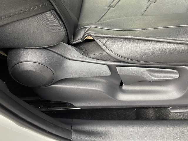 トヨタ ヤリス ハイブリッド Z 新潟県 2021(令3)年 5.1万km ホワイトパールクリスタルシャイン 純正ディスプレイオーディオ/・Bluetooth/フルセグ/バックモニター/トヨタセーフティセンス/レーダークルーズコントロ―ル/衝突被害軽減システム/レーンキープアシスト/純正ビルトインETC2.0/純正フロントドライブレコーダー（型式：CS-91FH）/純正エンジンスターター/純正フルエアロ/純正フロアマット/革調シートカバー/前席シートヒーター/純正LEDヘッドライト/オートライト/オートマチックハイビーム/純正16インチAW冬タイヤ/ABS/横滑り防止機能/前後コーナーセンサー/盗難防止装置