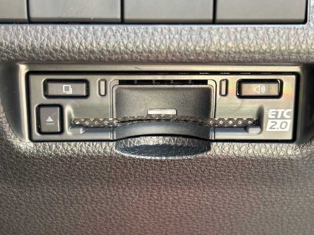 トヨタ ＲＡＶ４ アドベンチャー オフロードPKGⅡ 茨城県 2023(令5)年 0.3万km スーパーホワイトⅡ 純正ナビ /（BT/フルセグTV)/４WD /ETC /ドライブレコーダー /クルーズコントロール /全方位カメラ /シートヒーター /エアシート /パワーシート /コーナーセンサー前後 /LEDライト /ダウンヒルアシストコントロール