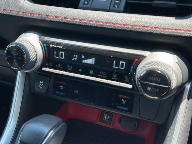 トヨタ ＲＡＶ４ アドベンチャー オフロードPKGⅡ 茨城県 2023(令5)年 0.3万km スーパーホワイトⅡ 純正ナビ /（BT/フルセグTV)/４WD /ETC /ドライブレコーダー /クルーズコントロール /全方位カメラ /シートヒーター /エアシート /パワーシート /コーナーセンサー前後 /LEDライト /ダウンヒルアシストコントロール