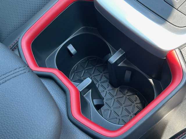 トヨタ ＲＡＶ４ アドベンチャー オフロードPKGⅡ 茨城県 2023(令5)年 0.3万km スーパーホワイトⅡ 純正ナビ /（BT/フルセグTV)/４WD /ETC /ドライブレコーダー /クルーズコントロール /全方位カメラ /シートヒーター /エアシート /パワーシート /コーナーセンサー前後 /LEDライト /ダウンヒルアシストコントロール