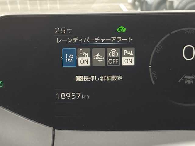 トヨタ プリウス Z 佐賀県 2023(令5)年 1.9万km プラチナホワイトパールマイカ 純正12.3インチナビ/パノラマミックビューモニター/プリクラッシュセーフティ/レーンディパーチャーアラート/ブラインドスポットモニター/クリアランスソナー/リアクロストラフィックアラート/アダプティブクルーズコントロール/オートハイビーム/デジタルインナーミラー（前方録画機能付き）/パーキングアシスト/ETC2.0/ワイアレス充電/電動パーキングブレーキ/オートブレーキホールド/ステアリングヒーター/ステアリングリモコン/AC100V/レザーシート/シートヒーター/エアシート/メモリ付きパワーシート/プッシュスタート/スマートキー/LEDヘッドライト/純正アルミホイール