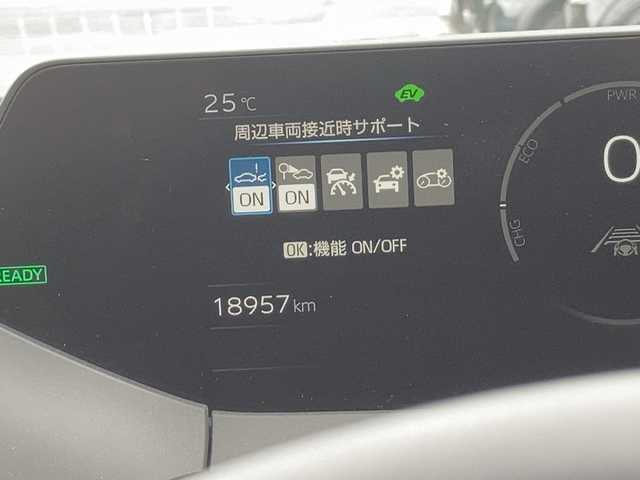 トヨタ プリウス Z 佐賀県 2023(令5)年 1.9万km プラチナホワイトパールマイカ 純正12.3インチナビ/パノラマミックビューモニター/プリクラッシュセーフティ/レーンディパーチャーアラート/ブラインドスポットモニター/クリアランスソナー/リアクロストラフィックアラート/アダプティブクルーズコントロール/オートハイビーム/デジタルインナーミラー（前方録画機能付き）/パーキングアシスト/ETC2.0/ワイアレス充電/電動パーキングブレーキ/オートブレーキホールド/ステアリングヒーター/ステアリングリモコン/AC100V/レザーシート/シートヒーター/エアシート/メモリ付きパワーシート/プッシュスタート/スマートキー/LEDヘッドライト/純正アルミホイール
