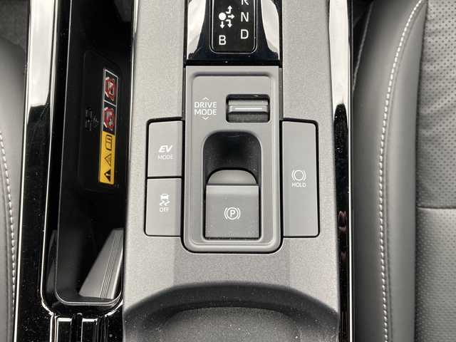 トヨタ プリウス Z 佐賀県 2023(令5)年 1.9万km プラチナホワイトパールマイカ 純正12.3インチナビ/パノラマミックビューモニター/プリクラッシュセーフティ/レーンディパーチャーアラート/ブラインドスポットモニター/クリアランスソナー/リアクロストラフィックアラート/アダプティブクルーズコントロール/オートハイビーム/デジタルインナーミラー（前方録画機能付き）/パーキングアシスト/ETC2.0/ワイアレス充電/電動パーキングブレーキ/オートブレーキホールド/ステアリングヒーター/ステアリングリモコン/AC100V/レザーシート/シートヒーター/エアシート/メモリ付きパワーシート/プッシュスタート/スマートキー/LEDヘッドライト/純正アルミホイール