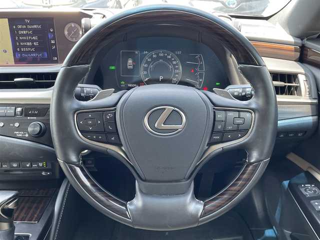 レクサス ＥＳ 300h バージョンL 島根県 2020(令2)年 9.9万km ソニッククォーツ サンルーフ/純正ナビ/CD/DVD/DTV/Bluetooth/USB/パノラミックビューモニター/デジタルミラー /レーダークルーズコントロール/クリアランスソナー/BSM/HUD/LEDオートライト/オートハイビーム/ビルトインETC2.0/ベージュレザーシート/パワーシート/メモリーシート /シートヒーター /シートベンチレーション /ステアリングヒーター/ステアリングスイッチ/パドルシフト/ドライブレコーダー/AC100V電源