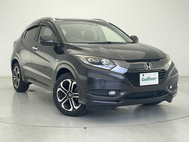 ホンダ ヴェゼル ハイブリッド Z 愛知県 2014(平26)年 1.3万km ルーセブラックM 純正ナビ【NVF-8438ZH】/　(フルセグTV/AM/FM/CD/Bluetooth)/シティーブレーキアクティブシステム/リアクティブフォースペダル/バックカメラ/純正ビルトインETC/LEDヘッドライト/フォグランプ/パドルシフト/ステアリングスイッチ/純正フロアマット/純正17インチアルミホイール/電動格納ウィンカーミラー/ドアバイザー/エアバッグ(W+サイド＋カーテン)/プッシュスタート