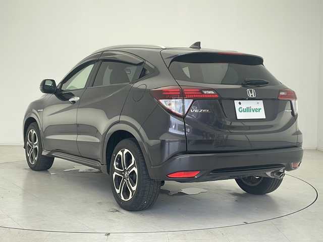 ホンダ ヴェゼル ハイブリッド Z 愛知県 2014(平26)年 1.3万km ルーセブラックM 純正ナビ【NVF-8438ZH】/　(フルセグTV/AM/FM/CD/Bluetooth)/シティーブレーキアクティブシステム/リアクティブフォースペダル/バックカメラ/純正ビルトインETC/LEDヘッドライト/フォグランプ/パドルシフト/ステアリングスイッチ/純正フロアマット/純正17インチアルミホイール/電動格納ウィンカーミラー/ドアバイザー/エアバッグ(W+サイド＋カーテン)/プッシュスタート