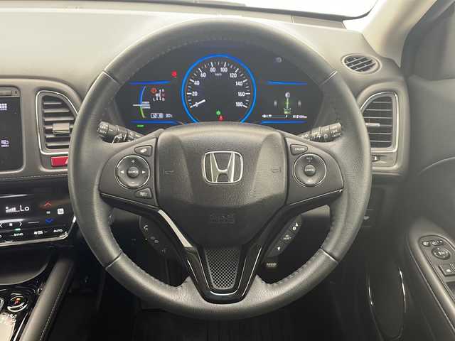 ホンダ ヴェゼル ハイブリッド Z 愛知県 2014(平26)年 1.3万km ルーセブラックM 純正ナビ【NVF-8438ZH】/　(フルセグTV/AM/FM/CD/Bluetooth)/シティーブレーキアクティブシステム/リアクティブフォースペダル/バックカメラ/純正ビルトインETC/LEDヘッドライト/フォグランプ/パドルシフト/ステアリングスイッチ/純正フロアマット/純正17インチアルミホイール/電動格納ウィンカーミラー/ドアバイザー/エアバッグ(W+サイド＋カーテン)/プッシュスタート