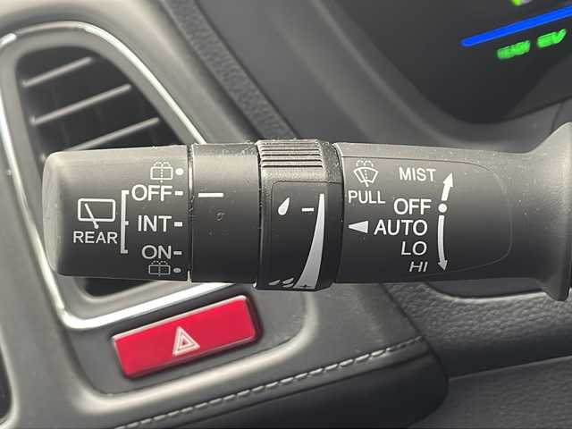 ホンダ ヴェゼル ハイブリッド Z 愛知県 2014(平26)年 1.3万km ルーセブラックM 純正ナビ【NVF-8438ZH】/　(フルセグTV/AM/FM/CD/Bluetooth)/シティーブレーキアクティブシステム/リアクティブフォースペダル/バックカメラ/純正ビルトインETC/LEDヘッドライト/フォグランプ/パドルシフト/ステアリングスイッチ/純正フロアマット/純正17インチアルミホイール/電動格納ウィンカーミラー/ドアバイザー/エアバッグ(W+サイド＋カーテン)/プッシュスタート