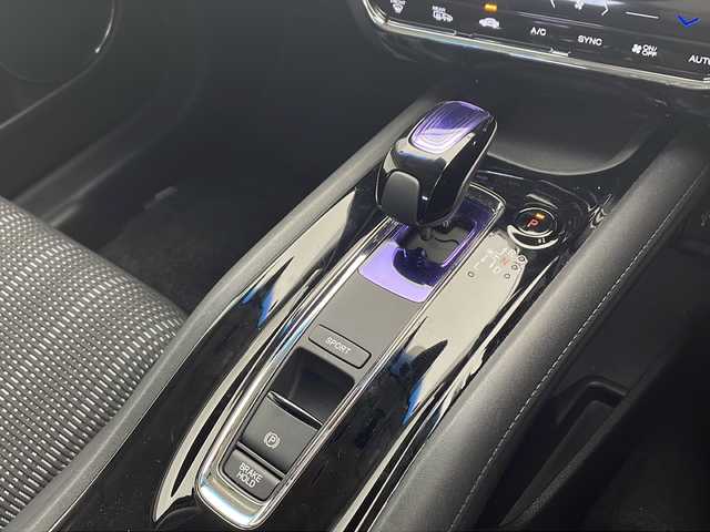 ホンダ ヴェゼル ハイブリッド Z 愛知県 2014(平26)年 1.3万km ルーセブラックM 純正ナビ【NVF-8438ZH】/　(フルセグTV/AM/FM/CD/Bluetooth)/シティーブレーキアクティブシステム/リアクティブフォースペダル/バックカメラ/純正ビルトインETC/LEDヘッドライト/フォグランプ/パドルシフト/ステアリングスイッチ/純正フロアマット/純正17インチアルミホイール/電動格納ウィンカーミラー/ドアバイザー/エアバッグ(W+サイド＋カーテン)/プッシュスタート