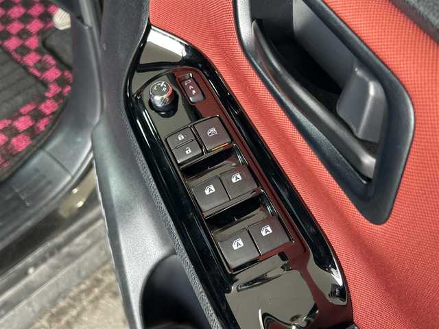 トヨタ ヴォクシー ZS 道東・釧路十勝 2018(平30)年 8万km イナズマスパーキングブラックガラスフレーク 4WD/寒冷地仕様/クルーズコントロール/両側パワースライドドア/純正エンジンスターター/社外ナビ/（CD/DVD/BT)/フルセグテレビ/リヤフリップダウンモニター/ドライブレコーダー/ビルトインETC/オートライト/スマートキー/純正16インチAWタイヤ/プッシュスタート/3列シート/アイドリングストップ/ABS/横滑り防止装置/パワーステアリング/パワーウィンドウ/保証書/取扱説明書/記録簿