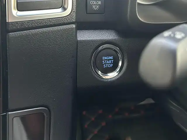 トヨタ グランエース プレミアム 千葉県 2021(令3)年 2.9万km ブラック 純正8インチナビ/(AM/FM、BT、TV、MIRACAST)/アラウンドビューモニター/衝突被害軽減システム/車線逸脱警報/オートクルーズコントロール/フリップダウンモニター/レザーシート/全席パワーシート/デジタルインナーミラー/両側パワースライドドア/横滑り防止装置/ETC/前後ドライブレコーダー/アイドリングストップ/LEDヘッドライト/フォグランプ/オートライト/ウィンカーミラー/電動格納ミラー/純正17インチAW/シートヒーター/エアシート/シートリフター/ステアリングヒーター/プッシュスタート/スマートキー/フロアマット/スペアキー/取扱説明書/保証書