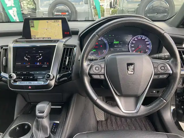 トヨタ クラウン ハイブリッド RS アドバンス 鳥取県 2018(平30)年 7.9万km ブラック トヨタセーフティセンス/サンルーフ/メーカー8型ナビ/・フルセグ/・Bluetooth/・CD/DVD/パノラミックビューモニター/黒革シート/・前席シートヒーター/・前席ベンチレーション/・前席パワーシート/・D席メモリーシート/ステアリングヒーター/ビルトインETC2.0/スマートキー/プッシュスタート/レーダークルーズコントロール/純正ドライブレコーダー/純正18AW/ブラインドスポットモニター/ヘッドアップディスプレイ/LEDヘッドライト/オートライト/オートマチックハイビーム/W＆サイドエアバック/カーテンエアバック/置くだけ充電