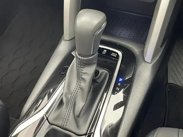トヨタ カローラ クロス ハイブリッド Z 滋賀県 2024(令6)年 1.8万km アティチュードブラックマイカ モデリスタエアロ/パノラマルーフ/純正10.5インチナビ/・Bluetooth/USB/Miracast/フルセグ/パワーリアゲート/ハーフレザーシート/ブラインドスポットモニター/シートヒーター/バックカメラ/LEDヘッドライト/電子パーキング/前後ソナー/ステアリングリモコン/ルーフレール/純正１８AW/ビルトインETC/前後ドライブレコーダー