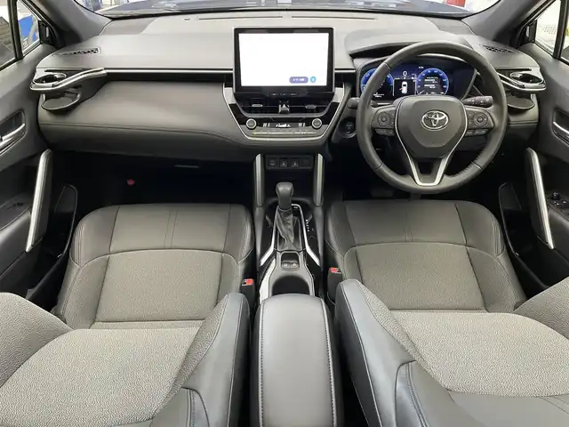 トヨタ カローラ クロス ハイブリッド Z 滋賀県 2024(令6)年 1.8万km アティチュードブラックマイカ モデリスタエアロ/パノラマルーフ/純正10.5インチナビ/・Bluetooth/USB/Miracast/フルセグ/パワーリアゲート/ハーフレザーシート/ブラインドスポットモニター/シートヒーター/バックカメラ/LEDヘッドライト/電子パーキング/前後ソナー/ステアリングリモコン/ルーフレール/純正１８AW/ビルトインETC/前後ドライブレコーダー