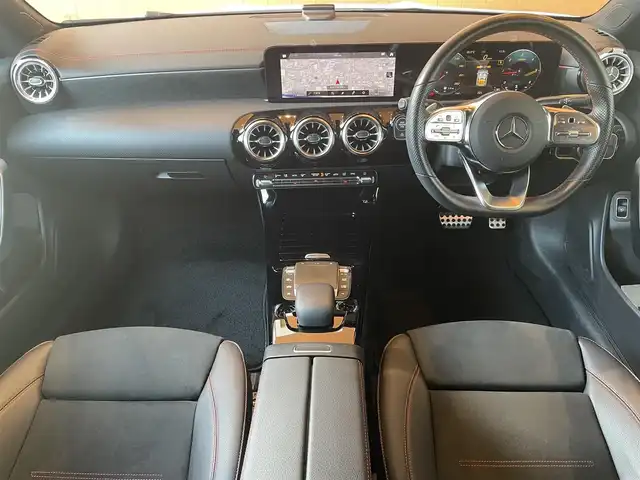 メルセデス・ベンツ Ｍ・ベンツ ＣＬＡ２００ｄ シューティングブレーク 高知県 2021(令3)年 2.1万km ポーラホワイト 純正ナビ/【BT/フルセグTV/Applecarplay】/バックカメラ/パノラミックスライディングルーフ/アダプティブクルーズコントロール(前車追跡あり)/アクティブレーンキーピングアシスト(車線逸脱制御・警告)/アクティブブレーキアシスト(衝突軽減ブレーキ)/ブラインドスポットアシスト(後側方車検知警報)/ロードサインアシスト(道路標識読み取り)/インテリジェントライトシステム/アンビエントライト/横滑り防止/ハーフレザーシート/シートヒーター/D/Nパワーシート(メモリ機能有り)/コーナー、バックセンサー/パワーバックドア/置くだけ充電/ETC2.0/オートライト/純正LEDライト/スマートキー/プッシュスタート/パドルシフト/MTモード付きAT/アイドリングストップ/純正アルミホイール 18インチ/純正フロアマット/スペアキー×1【スマートキー】