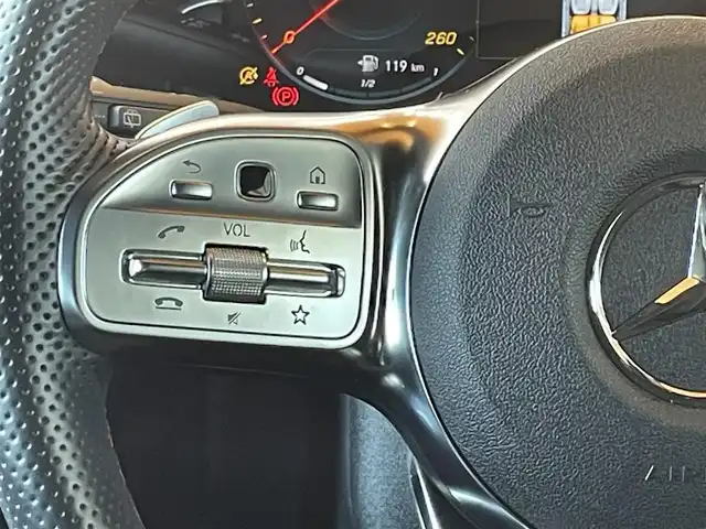 メルセデス・ベンツ Ｍ・ベンツ ＣＬＡ２００ｄ シューティングブレーク 高知県 2021(令3)年 2.1万km ポーラホワイト 純正ナビ/【BT/フルセグTV/Applecarplay】/バックカメラ/パノラミックスライディングルーフ/アダプティブクルーズコントロール(前車追跡あり)/アクティブレーンキーピングアシスト(車線逸脱制御・警告)/アクティブブレーキアシスト(衝突軽減ブレーキ)/ブラインドスポットアシスト(後側方車検知警報)/ロードサインアシスト(道路標識読み取り)/インテリジェントライトシステム/アンビエントライト/横滑り防止/ハーフレザーシート/シートヒーター/D/Nパワーシート(メモリ機能有り)/コーナー、バックセンサー/パワーバックドア/置くだけ充電/ETC2.0/オートライト/純正LEDライト/スマートキー/プッシュスタート/パドルシフト/MTモード付きAT/アイドリングストップ/純正アルミホイール 18インチ/純正フロアマット/スペアキー×1【スマートキー】