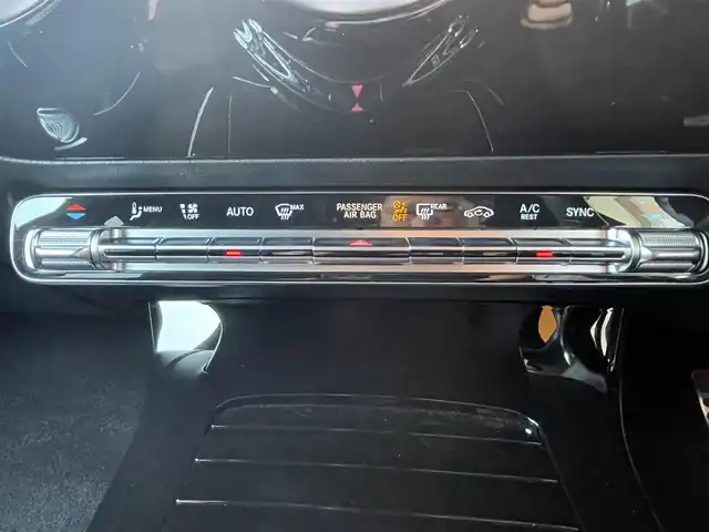 メルセデス・ベンツ Ｍ・ベンツ ＣＬＡ２００ｄ シューティングブレーク 高知県 2021(令3)年 2.1万km ポーラホワイト 純正ナビ/【BT/フルセグTV/Applecarplay】/バックカメラ/パノラミックスライディングルーフ/アダプティブクルーズコントロール(前車追跡あり)/アクティブレーンキーピングアシスト(車線逸脱制御・警告)/アクティブブレーキアシスト(衝突軽減ブレーキ)/ブラインドスポットアシスト(後側方車検知警報)/ロードサインアシスト(道路標識読み取り)/インテリジェントライトシステム/アンビエントライト/横滑り防止/ハーフレザーシート/シートヒーター/D/Nパワーシート(メモリ機能有り)/コーナー、バックセンサー/パワーバックドア/置くだけ充電/ETC2.0/オートライト/純正LEDライト/スマートキー/プッシュスタート/パドルシフト/MTモード付きAT/アイドリングストップ/純正アルミホイール 18インチ/純正フロアマット/スペアキー×1【スマートキー】