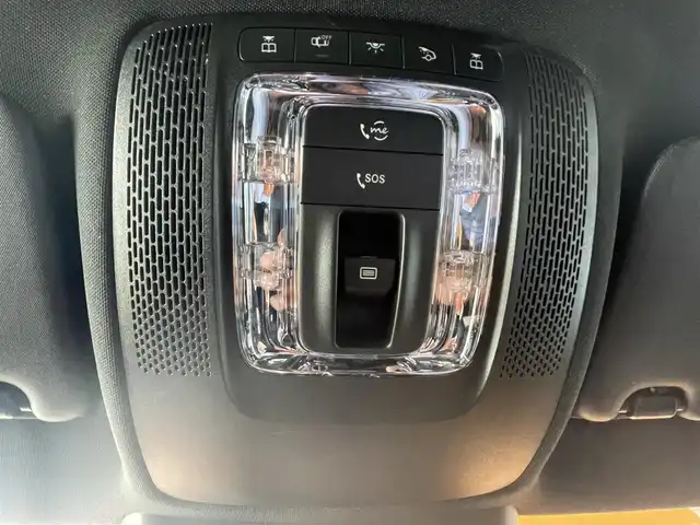 メルセデス・ベンツ Ｍ・ベンツ ＣＬＡ２００ｄ シューティングブレーク 高知県 2021(令3)年 2.1万km ポーラホワイト 純正ナビ/【BT/フルセグTV/Applecarplay】/バックカメラ/パノラミックスライディングルーフ/アダプティブクルーズコントロール(前車追跡あり)/アクティブレーンキーピングアシスト(車線逸脱制御・警告)/アクティブブレーキアシスト(衝突軽減ブレーキ)/ブラインドスポットアシスト(後側方車検知警報)/ロードサインアシスト(道路標識読み取り)/インテリジェントライトシステム/アンビエントライト/横滑り防止/ハーフレザーシート/シートヒーター/D/Nパワーシート(メモリ機能有り)/コーナー、バックセンサー/パワーバックドア/置くだけ充電/ETC2.0/オートライト/純正LEDライト/スマートキー/プッシュスタート/パドルシフト/MTモード付きAT/アイドリングストップ/純正アルミホイール 18インチ/純正フロアマット/スペアキー×1【スマートキー】