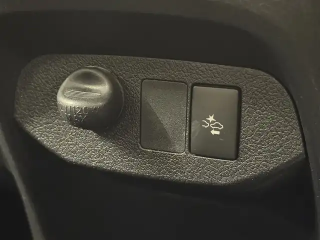 トヨタ ヴィッツ F セーフティーエディションⅢ 群馬県 2019(平31)年 3.9万km ホワイトパールクリスタルシャイン トヨタセーフティーセンス/・衝突軽減ブレーキ/・クリアランスソナー/・オートライト/・オートマチックハイビーム/・レーンキープアシスト/・横滑り防止/純正7インチワイドナビ/・AM/FM/ワンセグTV/CD/・Bluetooth/SD/ AUX/バックカメラ/LEDヘッドライト/フォグランプ/純正ETC/純正ドライブレコーダー/純正フロアマット/純正ドアバイザー/スマートキー/プッシュスタート