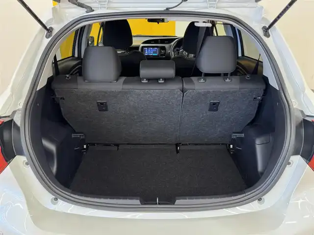 トヨタ ヴィッツ F セーフティーエディションⅢ 群馬県 2019(平31)年 3.9万km ホワイトパールクリスタルシャイン トヨタセーフティーセンス/・衝突軽減ブレーキ/・クリアランスソナー/・オートライト/・オートマチックハイビーム/・レーンキープアシスト/・横滑り防止/純正7インチワイドナビ/・AM/FM/ワンセグTV/CD/・Bluetooth/SD/ AUX/バックカメラ/LEDヘッドライト/フォグランプ/純正ETC/純正ドライブレコーダー/純正フロアマット/純正ドアバイザー/スマートキー/プッシュスタート