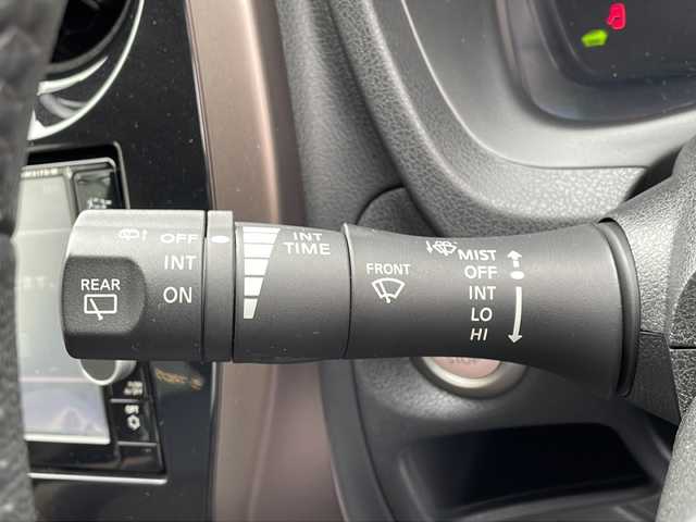 日産 ノート e－パワー メダリスト 新潟県 2017(平29)年 4.5万km ブリリアントホワイトパール 純正メモリナビ/（DTV/DVD/Bluetooth）/衝突軽減/レーンキープアシスト/先行車発進検知/全周囲カメラ/コーナーセンサー/プッシュスタート/ETC/ドライブレコーダー/ハーフレザー/デジタルインナーミラー/LED/フォグランプ/ウィンカーミラー/電格ミラー/ドアバイザー/スペアキー×１
