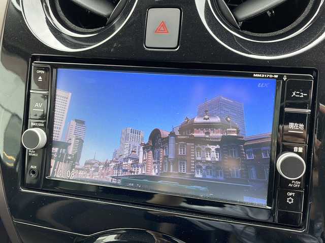日産 ノート e－パワー メダリスト 新潟県 2017(平29)年 4.5万km ブリリアントホワイトパール 純正メモリナビ/（DTV/DVD/Bluetooth）/衝突軽減/レーンキープアシスト/先行車発進検知/全周囲カメラ/コーナーセンサー/プッシュスタート/ETC/ドライブレコーダー/ハーフレザー/デジタルインナーミラー/LED/フォグランプ/ウィンカーミラー/電格ミラー/ドアバイザー/スペアキー×１