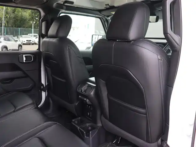 クライスラー・ジープ ジープ ラングラー アンリミテッド サハラ 長野県 2021(令3)年 5.1万km ブライトホワイトクリアコート 黒革シート/Uconnectナビ/フルセグTV /CarPlay /バック/サイド/フロントカメラ /スマートキー /ACC /衝突軽減ブレーキ /BLIS /シートヒーター/ステアリングヒーター /JEPPESEN17AW /社外フロントグリル /社外サイドステップ/ドライブレコーダー/ETC2.0