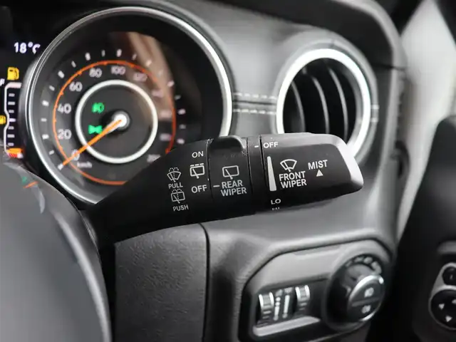 クライスラー・ジープ ジープ ラングラー アンリミテッド サハラ 長野県 2021(令3)年 5.1万km ブライトホワイトクリアコート 黒革シート/Uconnectナビ/フルセグTV /CarPlay /バック/サイド/フロントカメラ /スマートキー /ACC /衝突軽減ブレーキ /BLIS /シートヒーター/ステアリングヒーター /JEPPESEN17AW /社外フロントグリル /社外サイドステップ/ドライブレコーダー/ETC2.0