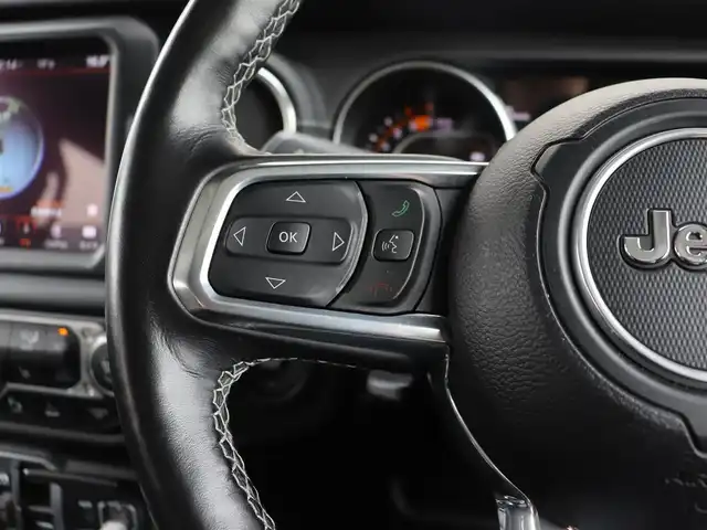 クライスラー・ジープ ジープ ラングラー アンリミテッド サハラ 長野県 2021(令3)年 5.1万km ブライトホワイトクリアコート 黒革シート/Uconnectナビ/フルセグTV /CarPlay /バック/サイド/フロントカメラ /スマートキー /ACC /衝突軽減ブレーキ /BLIS /シートヒーター/ステアリングヒーター /JEPPESEN17AW /社外フロントグリル /社外サイドステップ/ドライブレコーダー/ETC2.0