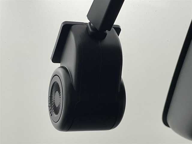 ダイハツ ロッキー プレミアム G HEV 熊本県 2021(令3)年 5.2万km ブラックマイカメタリック/シャイニングホワイトパール 禁煙車/アルパイン9インチナビ（ＣＤ・ＤＶＤ・フルセグ・ＢＴ・ＳＤ・ＨＤＭＩ・ＵＳＢ）/バックカメラ　/純正前後ドライブレコーダー　/ビルトインＥＴＣ２．０　/前後クリアランスソナー　/前席シートヒーター　/スマートアシスト/・衝突回避支援ブレーキ/・衝突警報機能/・車線逸脱抑制機能/・車線逸脱警報機能/・ふらつき警報機能/・路側逸脱警報機能/・ふらつき警報機能/・先行車発進お知らせ機能/・標識認識システム/・レーダークルーズコントロール/横滑り防止/100V充電/純正フロアマット/純正17インチAW/オートライト/オートマチックハイビーム/フォグランプ/スマートキー/プッシュスタート