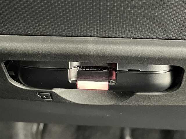 ダイハツ ロッキー プレミアム G HEV 熊本県 2021(令3)年 5.2万km ブラックマイカメタリック/シャイニングホワイトパール 禁煙車/アルパイン9インチナビ（ＣＤ・ＤＶＤ・フルセグ・ＢＴ・ＳＤ・ＨＤＭＩ・ＵＳＢ）/バックカメラ　/純正前後ドライブレコーダー　/ビルトインＥＴＣ２．０　/前後クリアランスソナー　/前席シートヒーター　/スマートアシスト/・衝突回避支援ブレーキ/・衝突警報機能/・車線逸脱抑制機能/・車線逸脱警報機能/・ふらつき警報機能/・路側逸脱警報機能/・ふらつき警報機能/・先行車発進お知らせ機能/・標識認識システム/・レーダークルーズコントロール/横滑り防止/100V充電/純正フロアマット/純正17インチAW/オートライト/オートマチックハイビーム/フォグランプ/スマートキー/プッシュスタート