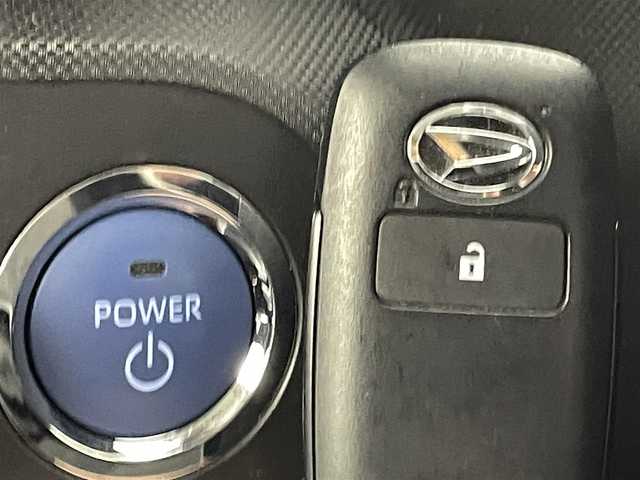 ダイハツ ロッキー プレミアム G HEV 熊本県 2021(令3)年 5.2万km ブラックマイカメタリック/シャイニングホワイトパール 禁煙車/アルパイン9インチナビ（ＣＤ・ＤＶＤ・フルセグ・ＢＴ・ＳＤ・ＨＤＭＩ・ＵＳＢ）/バックカメラ　/純正前後ドライブレコーダー　/ビルトインＥＴＣ２．０　/前後クリアランスソナー　/前席シートヒーター　/スマートアシスト/・衝突回避支援ブレーキ/・衝突警報機能/・車線逸脱抑制機能/・車線逸脱警報機能/・ふらつき警報機能/・路側逸脱警報機能/・ふらつき警報機能/・先行車発進お知らせ機能/・標識認識システム/・レーダークルーズコントロール/横滑り防止/100V充電/純正フロアマット/純正17インチAW/オートライト/オートマチックハイビーム/フォグランプ/スマートキー/プッシュスタート