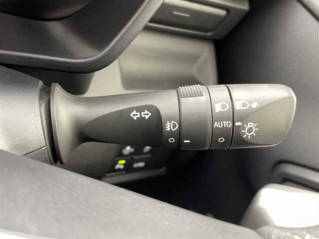 ダイハツ ロッキー プレミアム G HEV 熊本県 2021(令3)年 5.2万km ブラックマイカメタリック/シャイニングホワイトパール 禁煙車/アルパイン9インチナビ（ＣＤ・ＤＶＤ・フルセグ・ＢＴ・ＳＤ・ＨＤＭＩ・ＵＳＢ）/バックカメラ　/純正前後ドライブレコーダー　/ビルトインＥＴＣ２．０　/前後クリアランスソナー　/前席シートヒーター　/スマートアシスト/・衝突回避支援ブレーキ/・衝突警報機能/・車線逸脱抑制機能/・車線逸脱警報機能/・ふらつき警報機能/・路側逸脱警報機能/・ふらつき警報機能/・先行車発進お知らせ機能/・標識認識システム/・レーダークルーズコントロール/横滑り防止/100V充電/純正フロアマット/純正17インチAW/オートライト/オートマチックハイビーム/フォグランプ/スマートキー/プッシュスタート