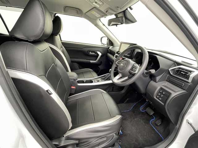 ダイハツ ロッキー プレミアム G HEV 熊本県 2021(令3)年 5.2万km ブラックマイカメタリック/シャイニングホワイトパール 禁煙車/アルパイン9インチナビ（ＣＤ・ＤＶＤ・フルセグ・ＢＴ・ＳＤ・ＨＤＭＩ・ＵＳＢ）/バックカメラ　/純正前後ドライブレコーダー　/ビルトインＥＴＣ２．０　/前後クリアランスソナー　/前席シートヒーター　/スマートアシスト/・衝突回避支援ブレーキ/・衝突警報機能/・車線逸脱抑制機能/・車線逸脱警報機能/・ふらつき警報機能/・路側逸脱警報機能/・ふらつき警報機能/・先行車発進お知らせ機能/・標識認識システム/・レーダークルーズコントロール/横滑り防止/100V充電/純正フロアマット/純正17インチAW/オートライト/オートマチックハイビーム/フォグランプ/スマートキー/プッシュスタート