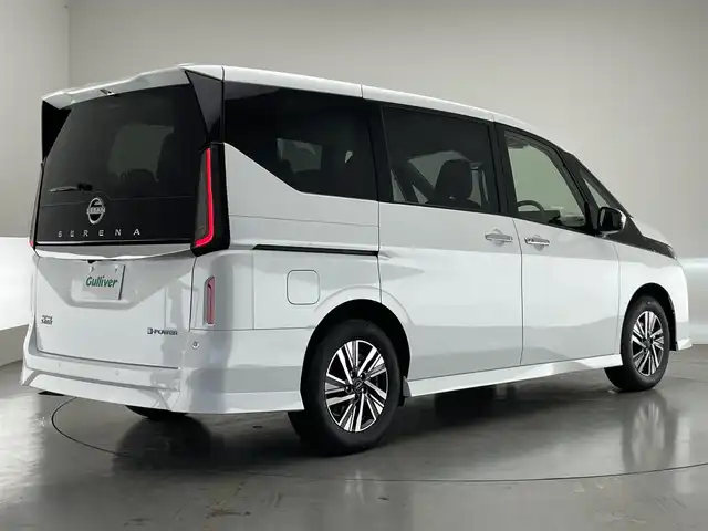 日産 セレナ e－パワー ハイウェイスター V 愛知県 2025(令7)年 0.1千km 白 登録済未使用車　純１２．３型ＤＡナビＴＶ　禁煙　純正１１型後席モニター　全方位カメラ　プロパイロット　ＢＳＭ　内蔵前後ドラレコ　デジタルインナーミラー　ＨＤＭＩ　ワイヤレス充電　衝突軽減　ハンドル支援　LEDオートライト　フォグ　コーナーセンサー/e-POWER　ハイウエイスターV　ヘッドランプ オートレベライザー+アダプティブLEDヘッドライトシステム+インテリジェント アラウンドビューモニター（移動物 検知機能付）+インテリジェント ルームミラー+アドバンスドドライブアシストディスプレイ（12.3インチカラーディスプレイ）+統合型インターフェースディスプレイ+ワイヤレス充電器+6スピーカー+NissanConnectナビゲーションシステム（地デジ内蔵）+車載通信ユニット（TCU［Telematics Control Unit］）+ETC2.0ユニット（ビルトインタイプ）+ドライブレコーダー（前後セット）+プロパイロット（ナビリンク機能付）+プロパイロット緊急停止支援システム（SOSコール機能付）+SOSコール（488/400円）後席専用モニターHDMI NissanConnectナビ付車用(125/400円)両側パワースライドドア