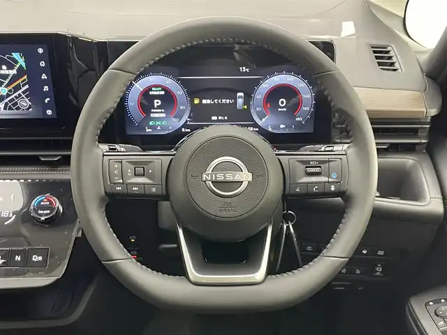 日産 セレナ e－パワー ハイウェイスター V 愛知県 2025(令7)年 0.1千km 白 登録済未使用車　純１２．３型ＤＡナビＴＶ　禁煙　純正１１型後席モニター　全方位カメラ　プロパイロット　ＢＳＭ　内蔵前後ドラレコ　デジタルインナーミラー　ＨＤＭＩ　ワイヤレス充電　衝突軽減　ハンドル支援　LEDオートライト　フォグ　コーナーセンサー/e-POWER　ハイウエイスターV　ヘッドランプ オートレベライザー+アダプティブLEDヘッドライトシステム+インテリジェント アラウンドビューモニター（移動物 検知機能付）+インテリジェント ルームミラー+アドバンスドドライブアシストディスプレイ（12.3インチカラーディスプレイ）+統合型インターフェースディスプレイ+ワイヤレス充電器+6スピーカー+NissanConnectナビゲーションシステム（地デジ内蔵）+車載通信ユニット（TCU［Telematics Control Unit］）+ETC2.0ユニット（ビルトインタイプ）+ドライブレコーダー（前後セット）+プロパイロット（ナビリンク機能付）+プロパイロット緊急停止支援システム（SOSコール機能付）+SOSコール（488/400円）後席専用モニターHDMI NissanConnectナビ付車用(125/400円)両側パワースライドドア