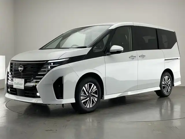日産 セレナ e－パワー ハイウェイスター V 愛知県 2025(令7)年 0.1千km 白 登録済未使用車　純１２．３型ＤＡナビＴＶ　禁煙　純正１１型後席モニター　全方位カメラ　プロパイロット　ＢＳＭ　内蔵前後ドラレコ　デジタルインナーミラー　ＨＤＭＩ　ワイヤレス充電　衝突軽減　ハンドル支援　LEDオートライト　フォグ　コーナーセンサー/e-POWER　ハイウエイスターV　ヘッドランプ オートレベライザー+アダプティブLEDヘッドライトシステム+インテリジェント アラウンドビューモニター（移動物 検知機能付）+インテリジェント ルームミラー+アドバンスドドライブアシストディスプレイ（12.3インチカラーディスプレイ）+統合型インターフェースディスプレイ+ワイヤレス充電器+6スピーカー+NissanConnectナビゲーションシステム（地デジ内蔵）+車載通信ユニット（TCU［Telematics Control Unit］）+ETC2.0ユニット（ビルトインタイプ）+ドライブレコーダー（前後セット）+プロパイロット（ナビリンク機能付）+プロパイロット緊急停止支援システム（SOSコール機能付）+SOSコール（488/400円）後席専用モニターHDMI NissanConnectナビ付車用(125/400円)両側パワースライドドア