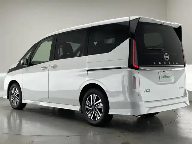 日産 セレナ e－パワー ハイウェイスター V 愛知県 2025(令7)年 0.1千km 白 登録済未使用車　純１２．３型ＤＡナビＴＶ　禁煙　純正１１型後席モニター　全方位カメラ　プロパイロット　ＢＳＭ　内蔵前後ドラレコ　デジタルインナーミラー　ＨＤＭＩ　ワイヤレス充電　衝突軽減　ハンドル支援　LEDオートライト　フォグ　コーナーセンサー/e-POWER　ハイウエイスターV　ヘッドランプ オートレベライザー+アダプティブLEDヘッドライトシステム+インテリジェント アラウンドビューモニター（移動物 検知機能付）+インテリジェント ルームミラー+アドバンスドドライブアシストディスプレイ（12.3インチカラーディスプレイ）+統合型インターフェースディスプレイ+ワイヤレス充電器+6スピーカー+NissanConnectナビゲーションシステム（地デジ内蔵）+車載通信ユニット（TCU［Telematics Control Unit］）+ETC2.0ユニット（ビルトインタイプ）+ドライブレコーダー（前後セット）+プロパイロット（ナビリンク機能付）+プロパイロット緊急停止支援システム（SOSコール機能付）+SOSコール（488/400円）後席専用モニターHDMI NissanConnectナビ付車用(125/400円)両側パワースライドドア