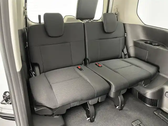 日産 セレナ e－パワー ハイウェイスター V 愛知県 2025(令7)年 0.1千km 白 登録済未使用車　純１２．３型ＤＡナビＴＶ　禁煙　純正１１型後席モニター　全方位カメラ　プロパイロット　ＢＳＭ　内蔵前後ドラレコ　デジタルインナーミラー　ＨＤＭＩ　ワイヤレス充電　衝突軽減　ハンドル支援　LEDオートライト　フォグ　コーナーセンサー/e-POWER　ハイウエイスターV　ヘッドランプ オートレベライザー+アダプティブLEDヘッドライトシステム+インテリジェント アラウンドビューモニター（移動物 検知機能付）+インテリジェント ルームミラー+アドバンスドドライブアシストディスプレイ（12.3インチカラーディスプレイ）+統合型インターフェースディスプレイ+ワイヤレス充電器+6スピーカー+NissanConnectナビゲーションシステム（地デジ内蔵）+車載通信ユニット（TCU［Telematics Control Unit］）+ETC2.0ユニット（ビルトインタイプ）+ドライブレコーダー（前後セット）+プロパイロット（ナビリンク機能付）+プロパイロット緊急停止支援システム（SOSコール機能付）+SOSコール（488/400円）後席専用モニターHDMI NissanConnectナビ付車用(125/400円)両側パワースライドドア