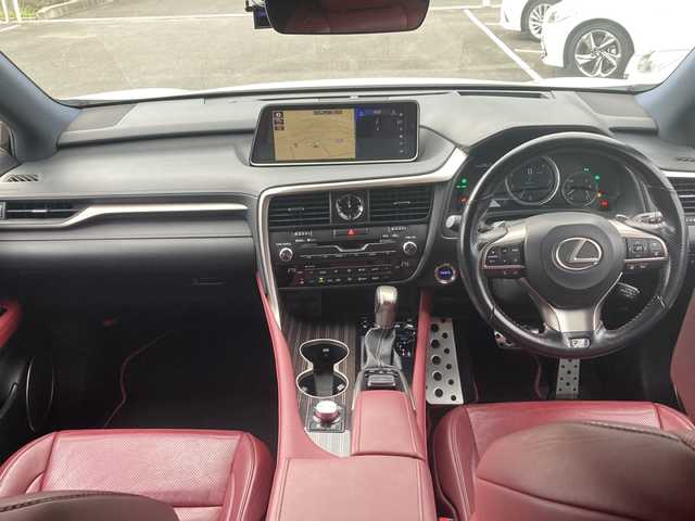 レクサス ＲＸ 200t Fスポーツ 佐賀県 2015(平27)年 9.6万km ホワイトノーヴァガラスフレーク サンルーフ/純正ナビ/パノラマミックビューモニター/プリクラッシュセーフティ/レーンディパーチャーアラート/オートハイビーム/アダプティブクルーズコントロール/クリアランスソナー/ブラインドスポットモニター/リアクロストラフィックアラート/ヘッドアップディスプレイ/電動パーキングブレーキ/オートブレーキホールド/赤革シート/シートヒーター/エアシート/メモリパワーシート/ステアリングヒーター/ステアリングリモコン/パワーバックドア/ドライブレコーダー/ビルトインETC2.0/プッシュスタート/スマートキー/3眼LEDヘッドライト/フォグライト/純正アルミホイール