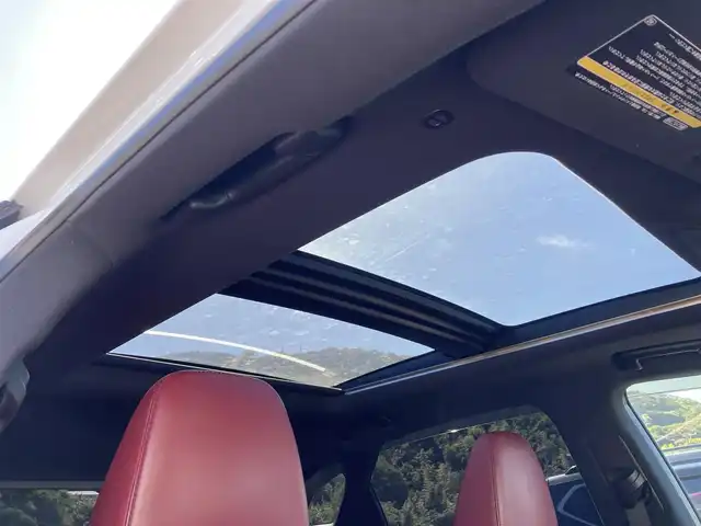 レクサス ＲＸ 200t Fスポーツ 佐賀県 2015(平27)年 9.6万km ホワイトノーヴァガラスフレーク サンルーフ/純正ナビ/パノラマミックビューモニター/プリクラッシュセーフティ/レーンディパーチャーアラート/オートハイビーム/アダプティブクルーズコントロール/クリアランスソナー/ブラインドスポットモニター/リアクロストラフィックアラート/ヘッドアップディスプレイ/電動パーキングブレーキ/オートブレーキホールド/赤革シート/シートヒーター/エアシート/メモリパワーシート/ステアリングヒーター/ステアリングリモコン/パワーバックドア/ドライブレコーダー/ビルトインETC2.0/プッシュスタート/スマートキー/3眼LEDヘッドライト/フォグライト/純正アルミホイール