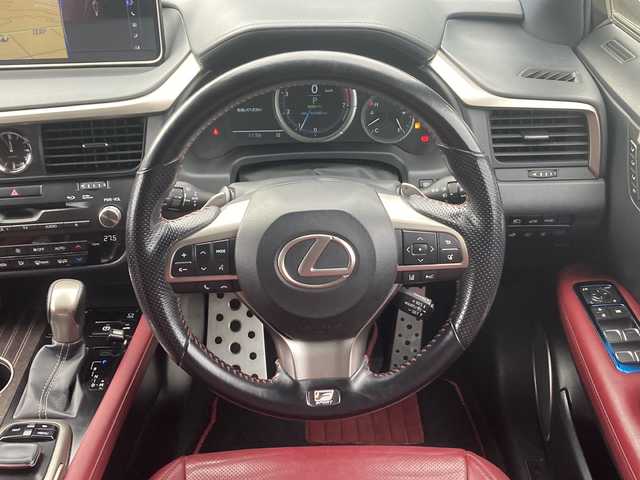 レクサス ＲＸ 200t Fスポーツ 佐賀県 2015(平27)年 9.6万km ホワイトノーヴァガラスフレーク サンルーフ/純正ナビ/パノラマミックビューモニター/プリクラッシュセーフティ/レーンディパーチャーアラート/オートハイビーム/アダプティブクルーズコントロール/クリアランスソナー/ブラインドスポットモニター/リアクロストラフィックアラート/ヘッドアップディスプレイ/電動パーキングブレーキ/オートブレーキホールド/赤革シート/シートヒーター/エアシート/メモリパワーシート/ステアリングヒーター/ステアリングリモコン/パワーバックドア/ドライブレコーダー/ビルトインETC2.0/プッシュスタート/スマートキー/3眼LEDヘッドライト/フォグライト/純正アルミホイール