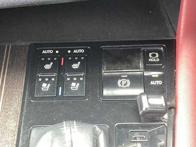 レクサス ＲＸ 200t Fスポーツ 佐賀県 2015(平27)年 9.6万km ホワイトノーヴァガラスフレーク サンルーフ/純正ナビ/パノラマミックビューモニター/プリクラッシュセーフティ/レーンディパーチャーアラート/オートハイビーム/アダプティブクルーズコントロール/クリアランスソナー/ブラインドスポットモニター/リアクロストラフィックアラート/ヘッドアップディスプレイ/電動パーキングブレーキ/オートブレーキホールド/赤革シート/シートヒーター/エアシート/メモリパワーシート/ステアリングヒーター/ステアリングリモコン/パワーバックドア/ドライブレコーダー/ビルトインETC2.0/プッシュスタート/スマートキー/3眼LEDヘッドライト/フォグライト/純正アルミホイール